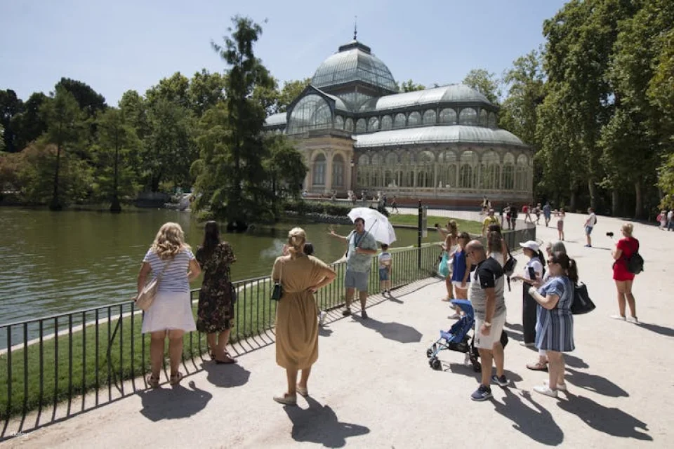 Retiro Park Tour with an Expert Guide