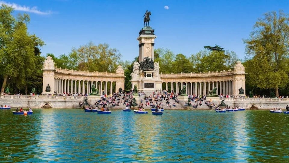 Retiro Park Tour with an Expert Guide