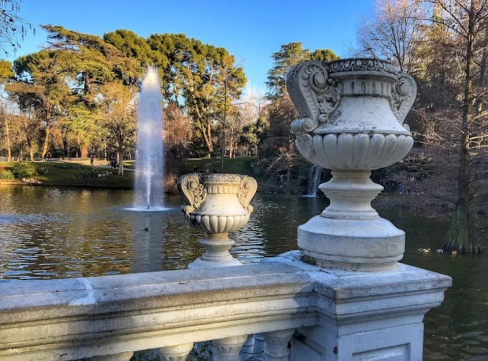Retiro Park Tour with an Expert Guide