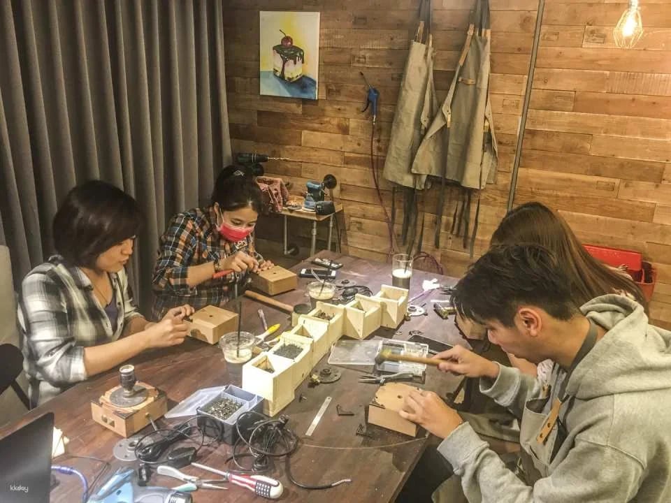 Taipei Handmade | HUBOX Handmade Retro Industrial Style Lighting DIY Course Experience | Near Taipei Songshan Cultural and Creative Park