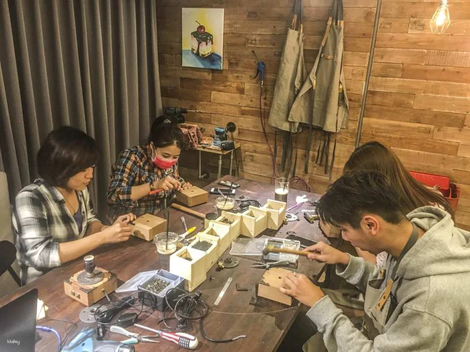 Taipei Handmade | HUBOX Handmade Retro Industrial Style Lighting DIY Course Experience | Near Taipei Songshan Cultural and Creative Park