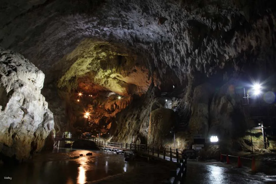 Akiyoshido Stalactite Cave Tour | Yamaguchi