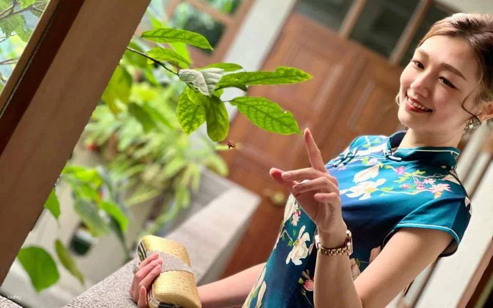 Taipei Dadaocheng| Salon 1920s Cheongsam Dress-up & Tissue Paper Tearing & Photography Service