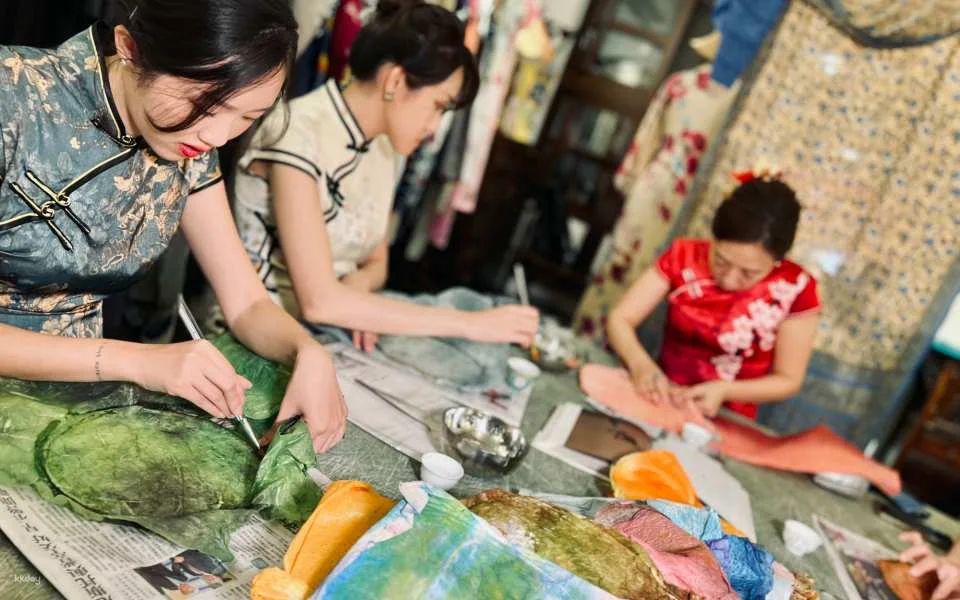Taipei Dadaocheng| Salon 1920s Cheongsam Dress-up & Tissue Paper Tearing & Photography Service
