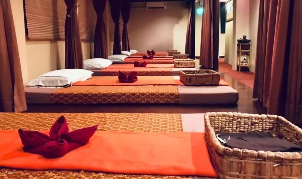 Bangkok Laks Thai Massage at Sukhumvit 77 ( 抓龍筋) | Thailand