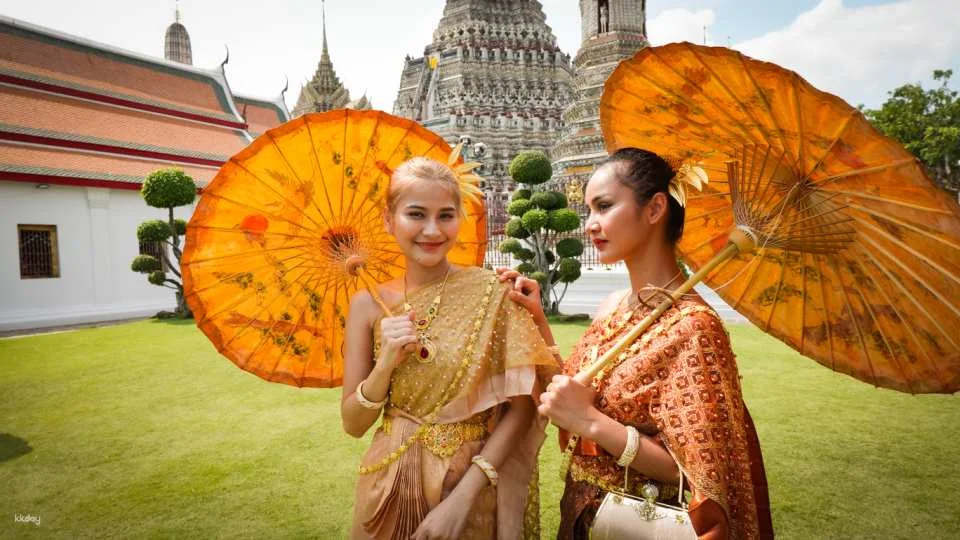 Thai Costume Experience with Photo Tour at Wat Arun in Bangkok | Thailand