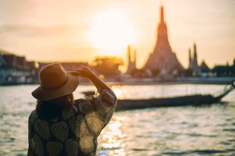 Thai Costume Experience with Photo Tour at Wat Arun in Bangkok | Thailand