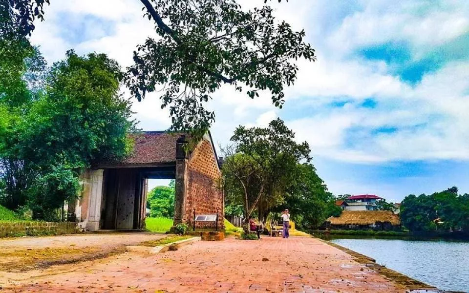Ao Dai Photography Tour in Hanoi & Day-Trip to Duong Lam Ancient Village