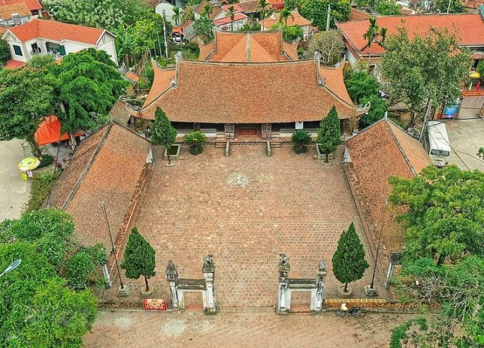 Ao Dai Photography Tour in Hanoi & Day-Trip to Duong Lam Ancient Village