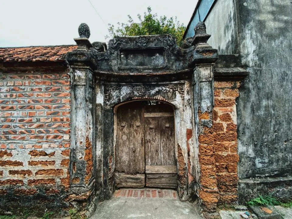 Ao Dai Photography Tour in Hanoi & Day-Trip to Duong Lam Ancient Village