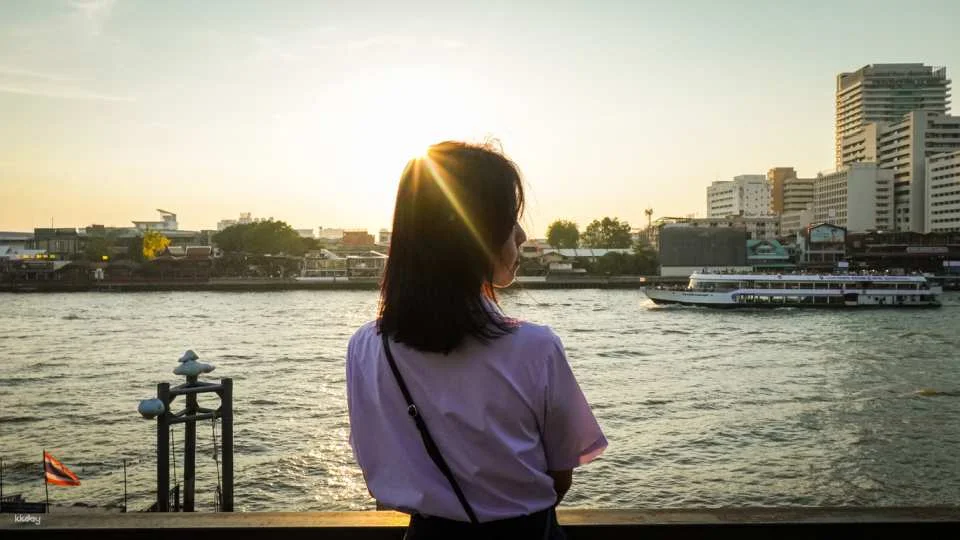 Bangkok City Photo Tour & Thai Student Uniform Cosplay | Thailand