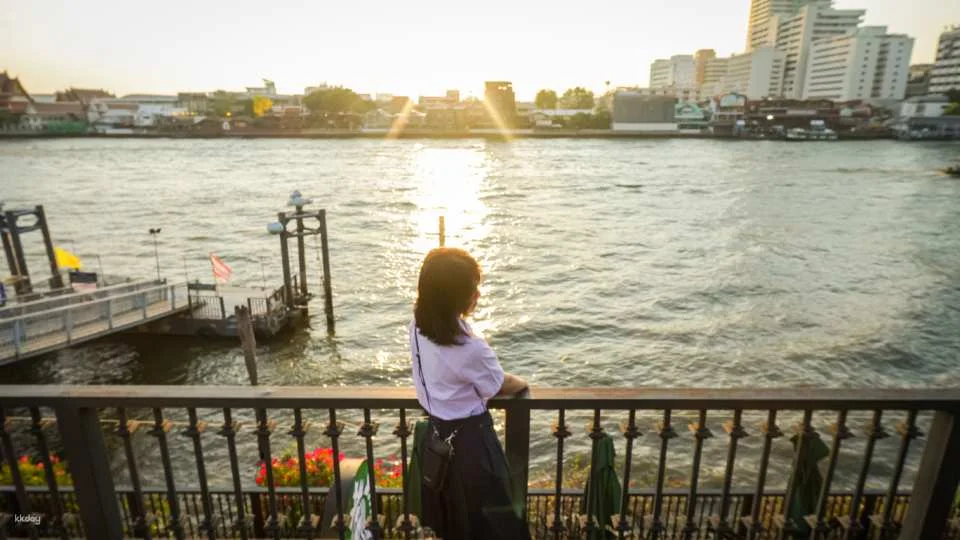 Bangkok City Photo Tour & Thai Student Uniform Cosplay | Thailand