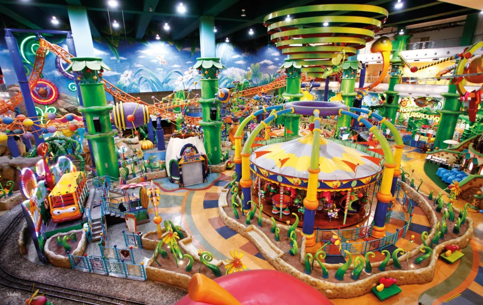 COMBO: Aquaria KLCC + Berjaya Times Square Theme Park Tickets