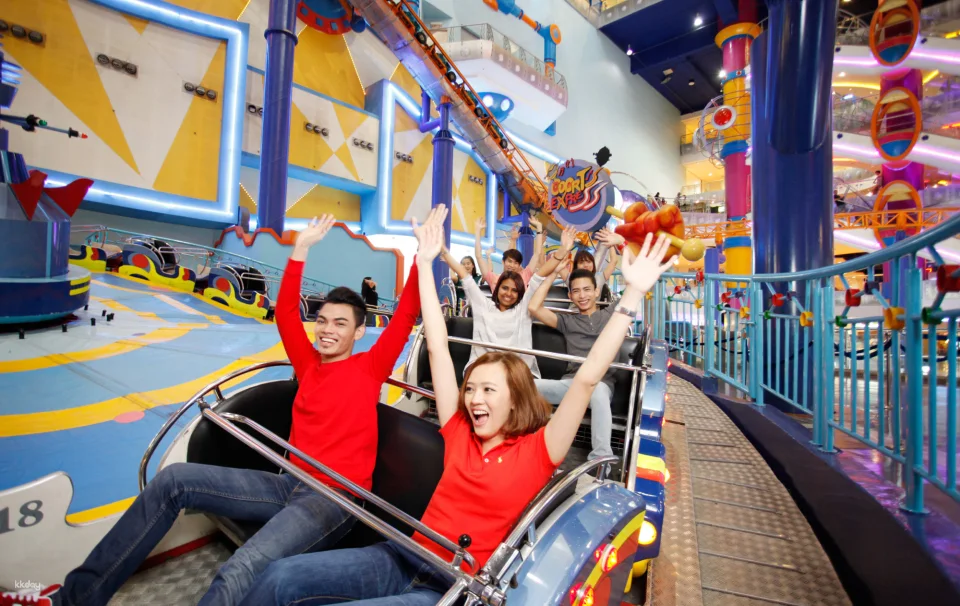 COMBO: Aquaria KLCC + Berjaya Times Square Theme Park Tickets