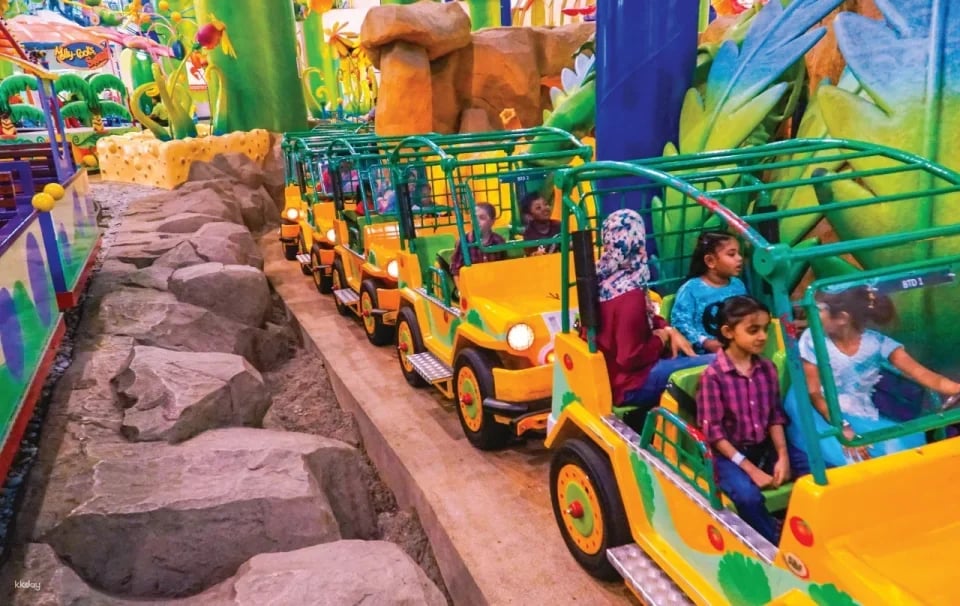 COMBO: Aquaria KLCC + Berjaya Times Square Theme Park Tickets