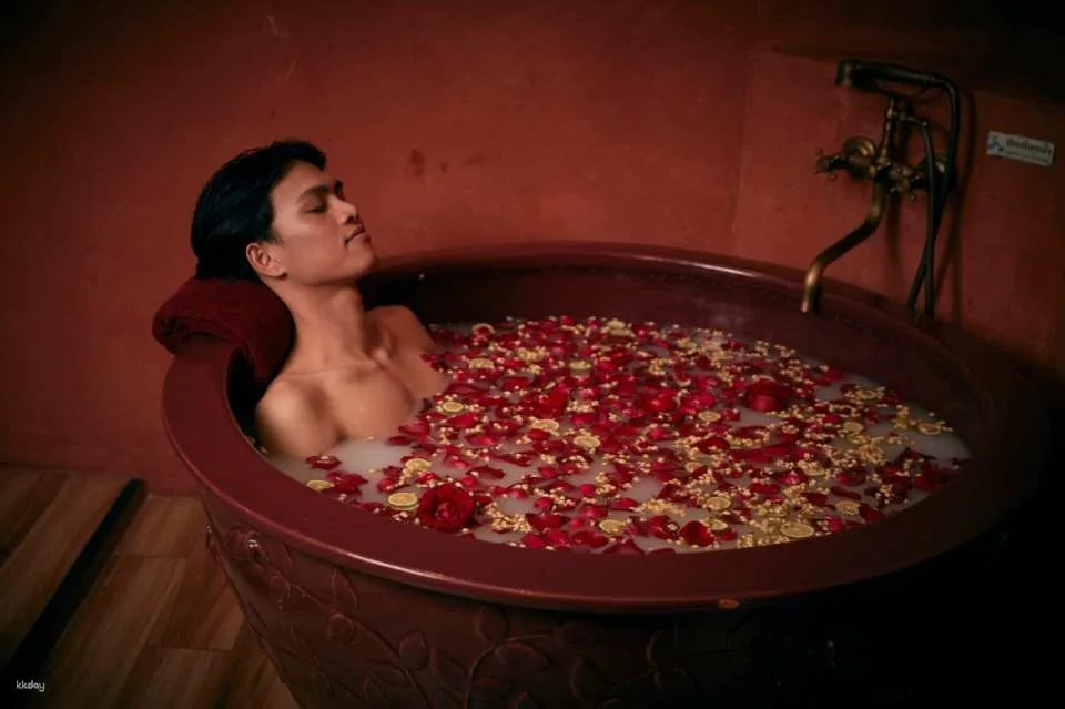 Divana Thai Med: Open-Dated Voucher Massage & Syndrome Remedy Experience | Bangkok