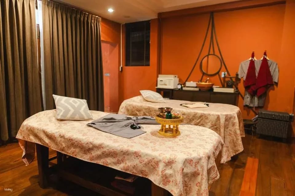 Divana Thai Med: Open-Dated Voucher Massage & Syndrome Remedy Experience | Bangkok