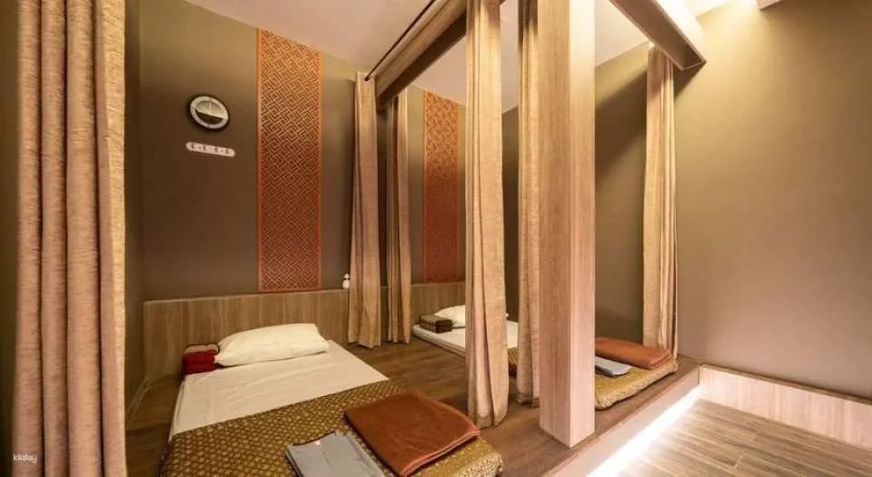 Relax Time Massage & Spa Experience (Esplanade Ratchadaphisek) | Thailand