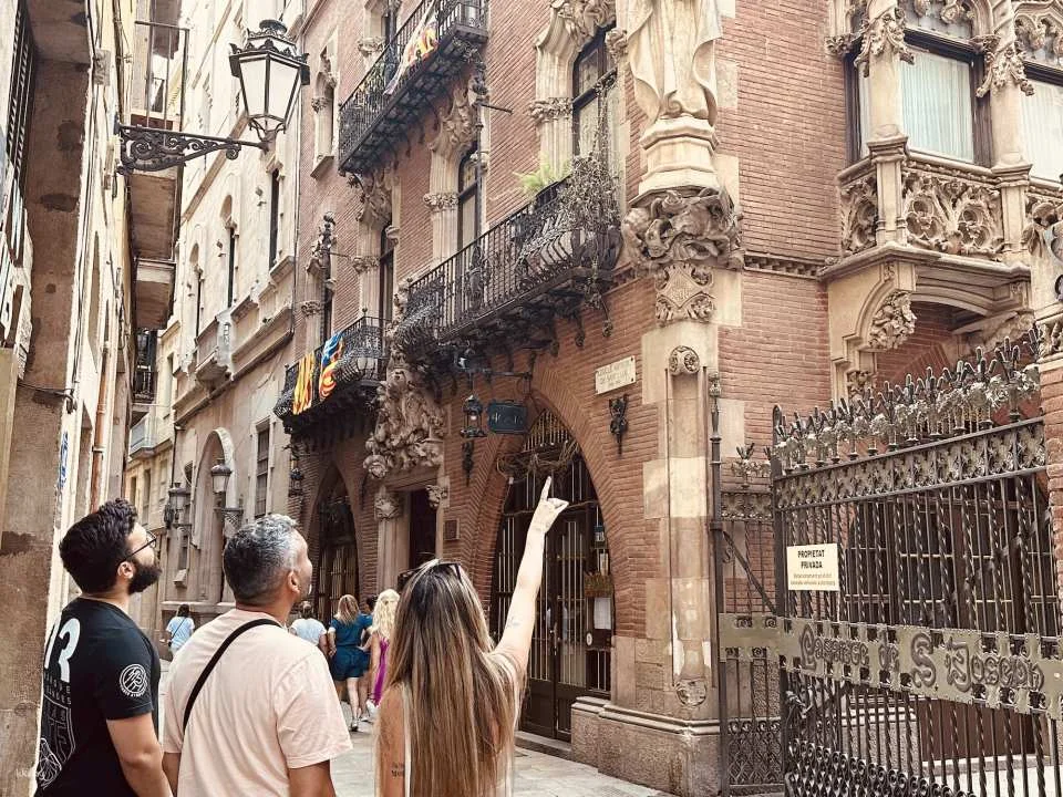Barcelona & Picasso Museum Tour with Asian Language-Speaking Guide) | Spain