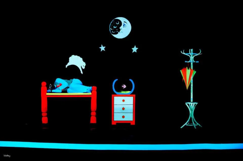 Black Light Theatre: Wow Show | Prague