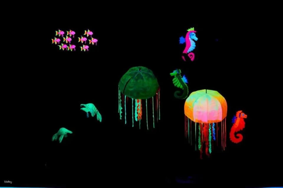 Black Light Theatre: Wow Show | Prague