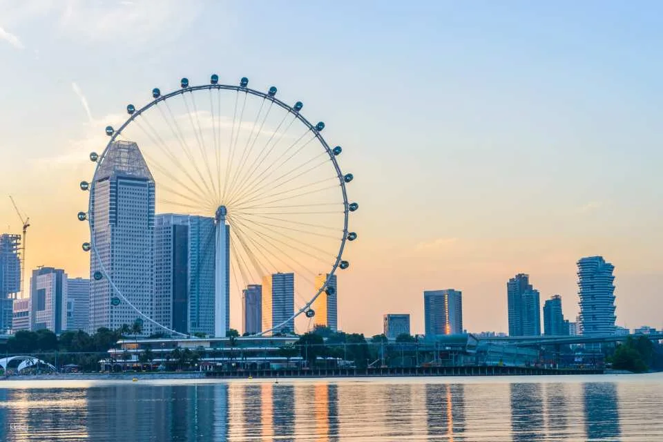 Singapore City Tour: Merlion Park, Singapore Flyer, Thian Hock Keng Temple, and More (Private or Shared Tour Option)