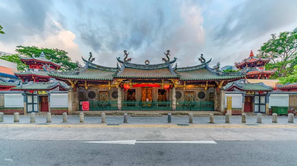 Singapore City Tour: Merlion Park, Singapore Flyer, Thian Hock Keng Temple, and More (Private or Shared Tour Option)
