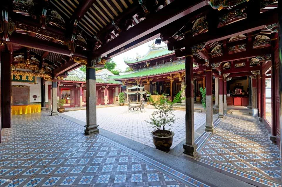 Singapore City Tour: Merlion Park, Singapore Flyer, Thian Hock Keng Temple, and More (Private or Shared Tour Option)