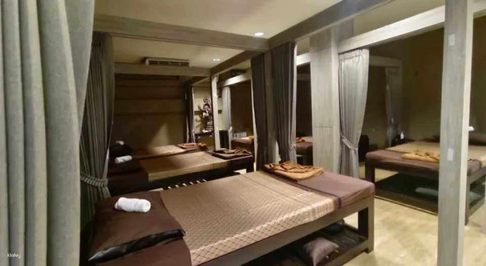 Monsane Thai Massage Experience in Bangkok | Thailand