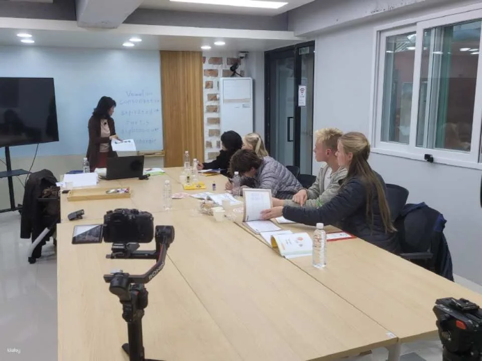 Korean Alphabet (Hangul) Class in Jongno, Seoul | South Korea