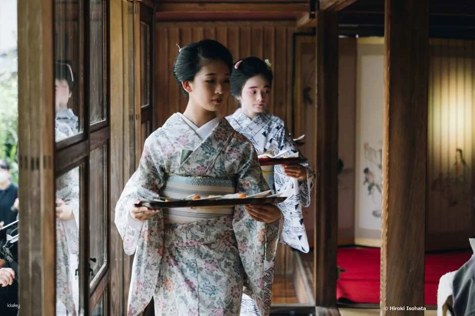 Japanese Kimono Dance and Tea Ceremony in Kagoshima