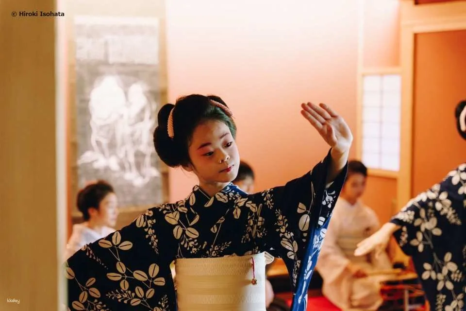 Japanese Kimono Dance and Tea Ceremony in Kagoshima