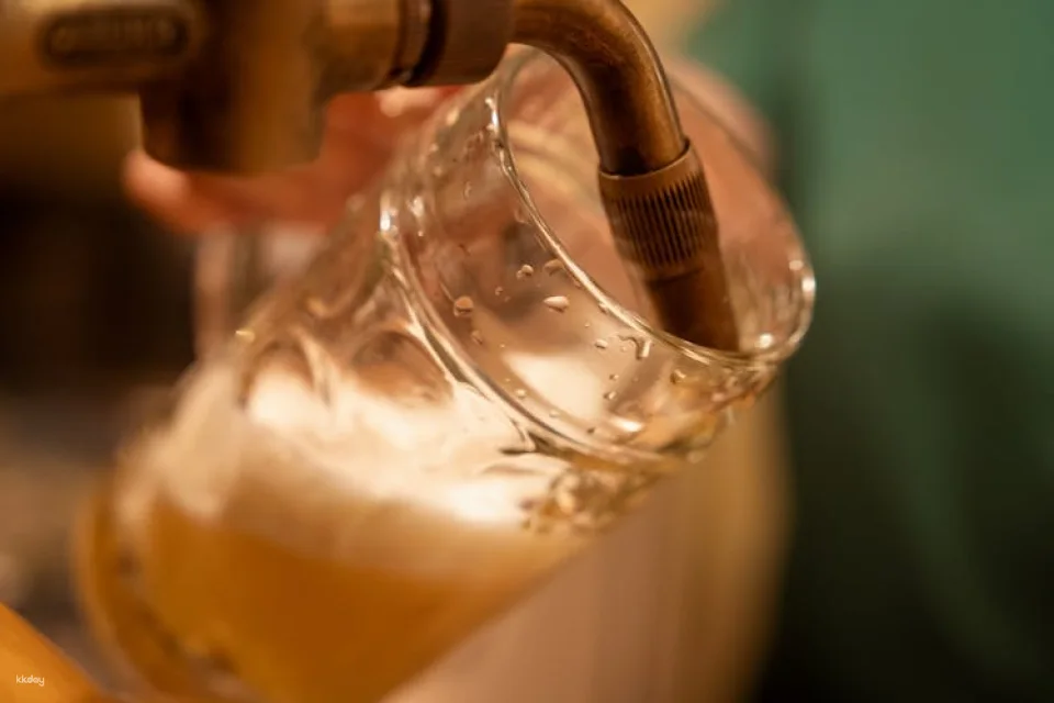 Single beer bath experience in Prague