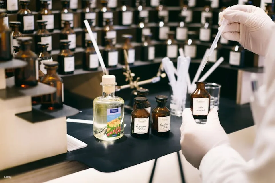 Fragonard Perfumes & Cosmetics lab guided visit with workshop in Èze