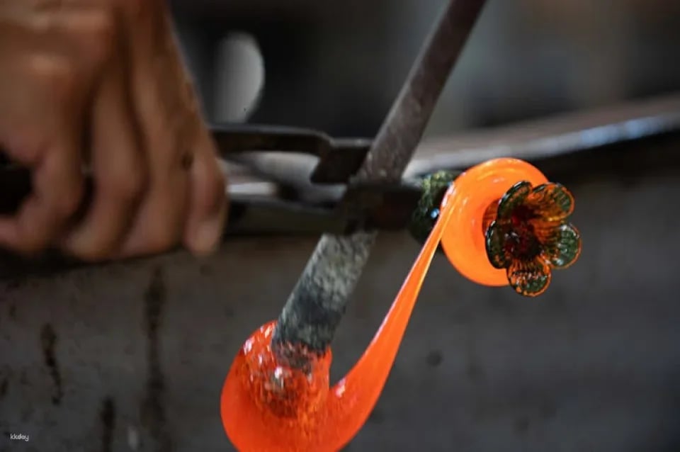 Glass factory tour in Murano island
