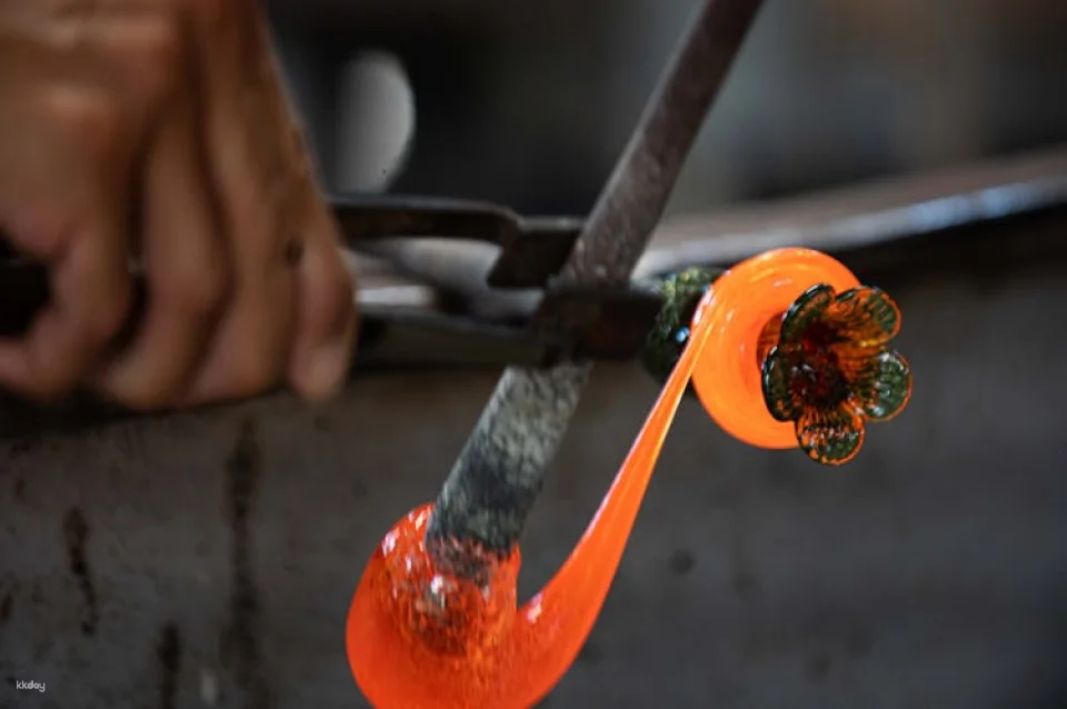 Glass factory tour in Murano island