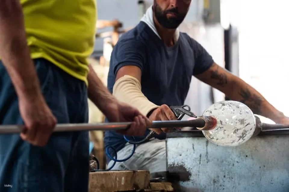 Glass factory tour in Murano island