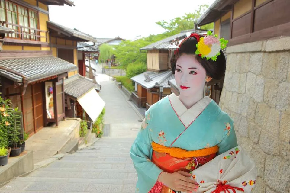Kyoto Maiko Makeover & Photoshoot Experience Near Kiyomizu-dera Temple| Japan
