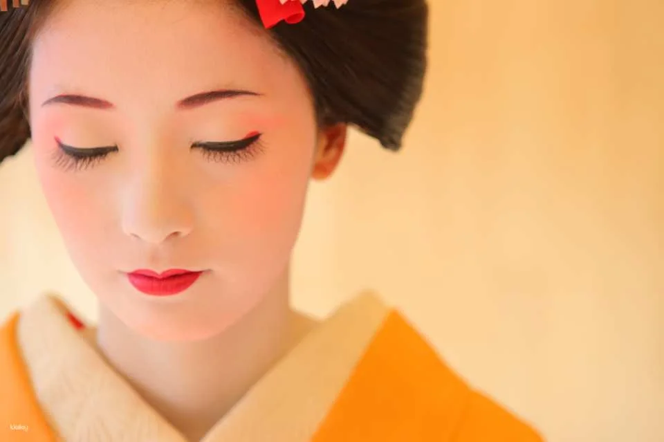 Kyoto Maiko Makeover & Photoshoot Experience Near Kiyomizu-dera Temple| Japan