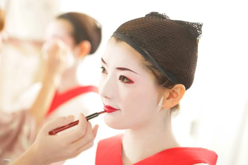 Kyoto Maiko Makeover & Photoshoot Experience Near Kiyomizu-dera Temple| Japan