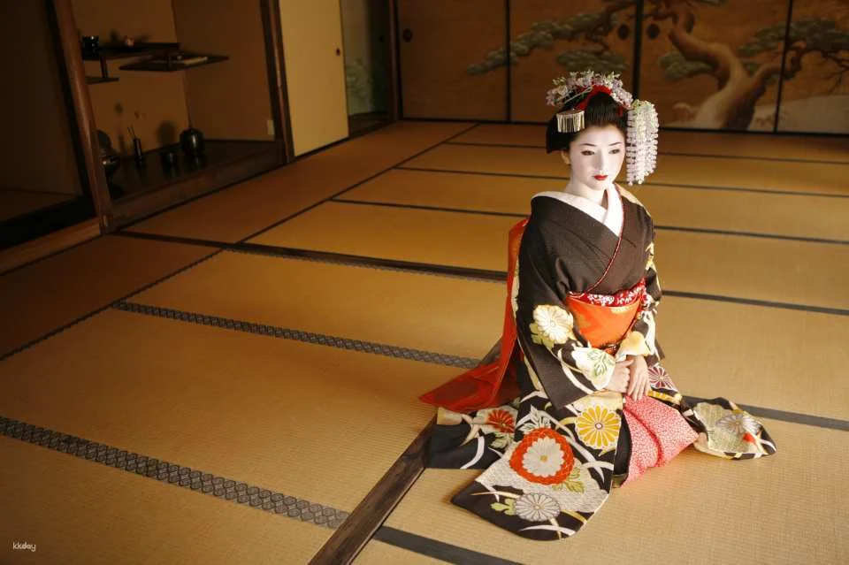 Kyoto Maiko Makeover & Photoshoot Experience Near Kiyomizu-dera Temple| Japan