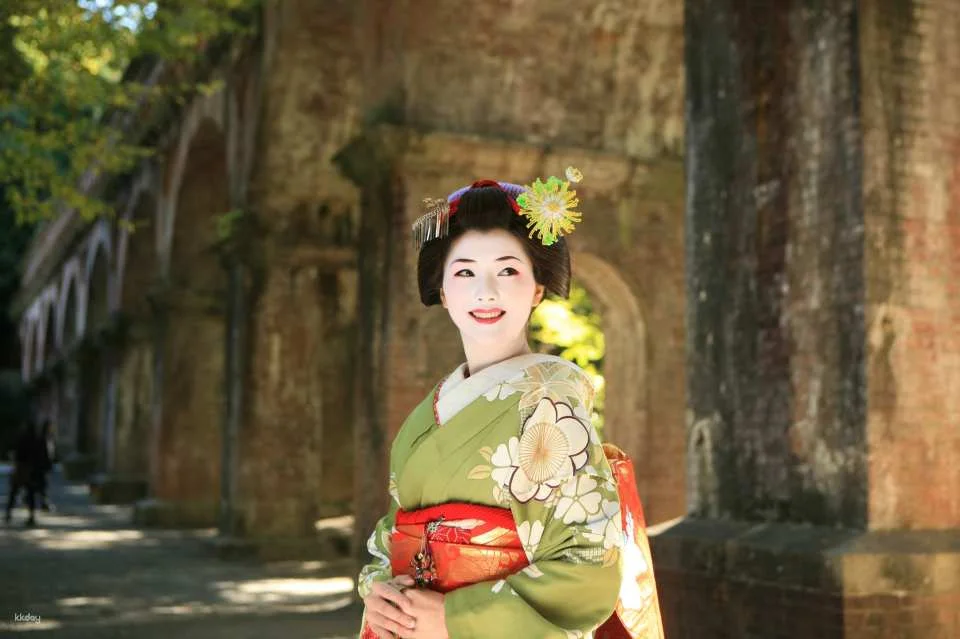 Kyoto Maiko Makeover & Photoshoot Experience Near Kiyomizu-dera Temple| Japan