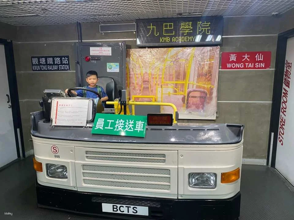 [Family Fun Destination] KMB Bus Depot: Learn about Bus Maintenance and Explore Antique Buses | In-depth Tour | Tour Certificate & KMB Souvenir