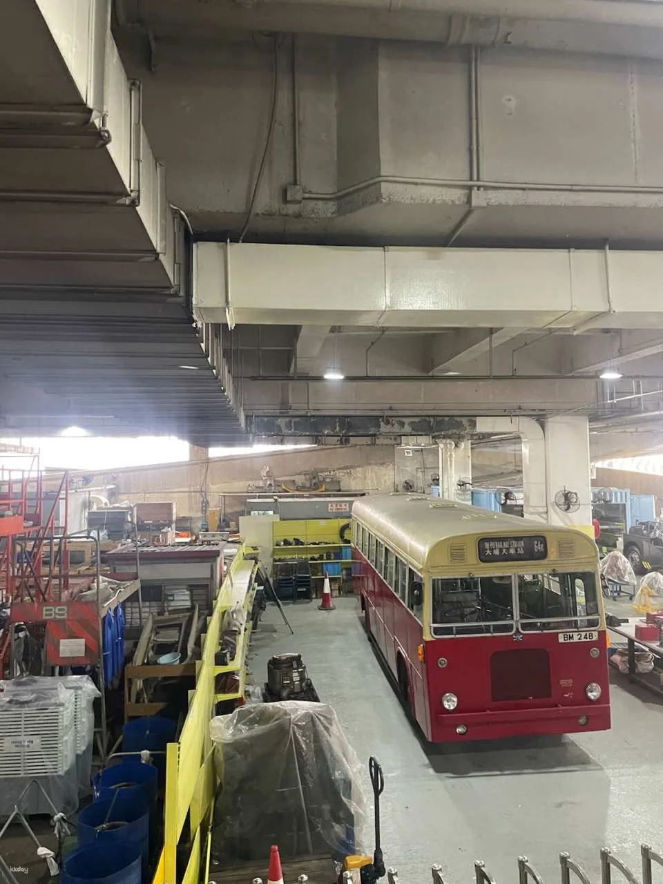 [Family Fun Destination] KMB Bus Depot: Learn about Bus Maintenance and Explore Antique Buses | In-depth Tour | Tour Certificate & KMB Souvenir