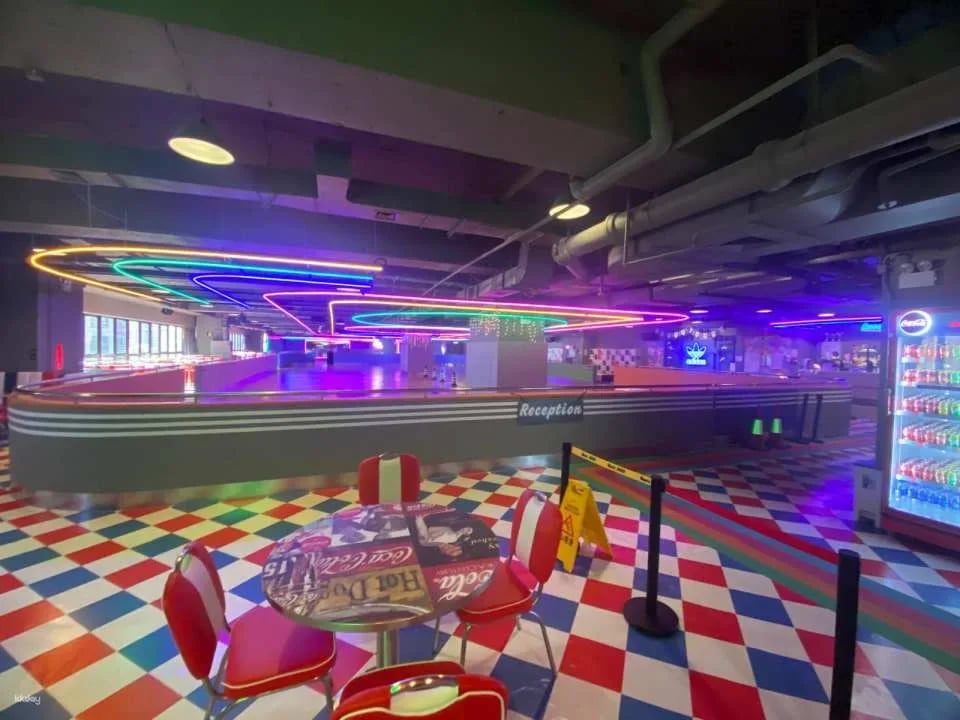 Lai Chi Kok | Bun's 2020 Indoor Roller Skating | A Great Place for Families | Experience the Retro 80s Disco Style