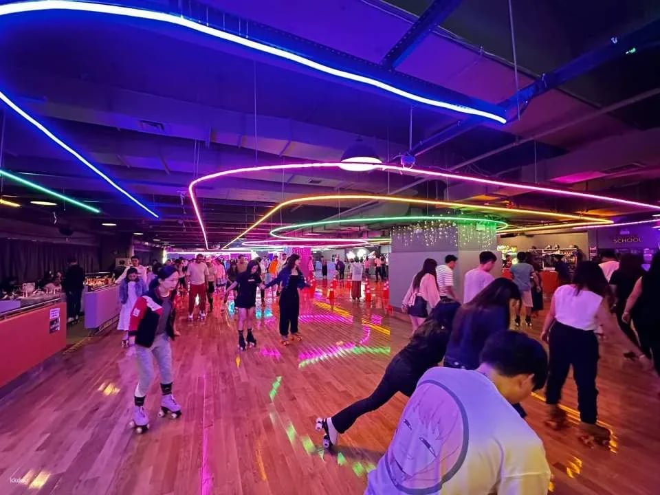 Lai Chi Kok | Bun's 2020 Indoor Roller Skating | A Great Place for Families | Experience the Retro 80s Disco Style