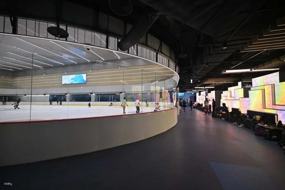 [KKday Exclusive 20% Off] Taipei｜Chung Tai Lo Life Aurora Ice Rink｜Skating Combo