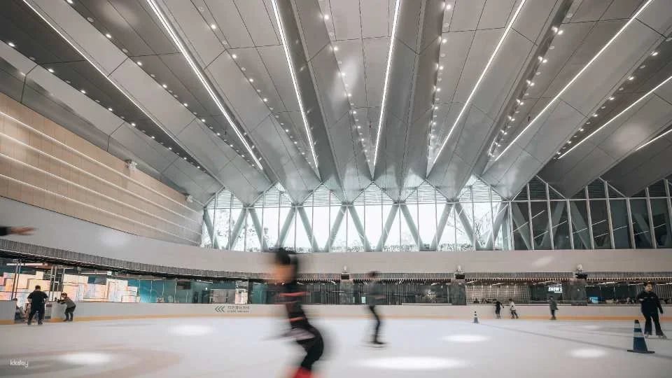 [KKday Exclusive 20% Off] Taipei｜Chung Tai Lo Life Aurora Ice Rink｜Skating Combo