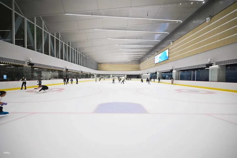 [KKday Exclusive 20% Off] Taipei｜Chung Tai Lo Life Aurora Ice Rink｜Skating Combo