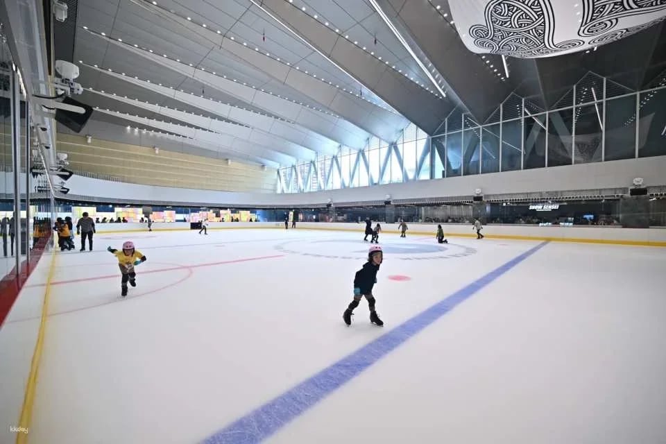 [KKday Exclusive 20% Off] Taipei｜Chung Tai Lo Life Aurora Ice Rink｜Skating Combo